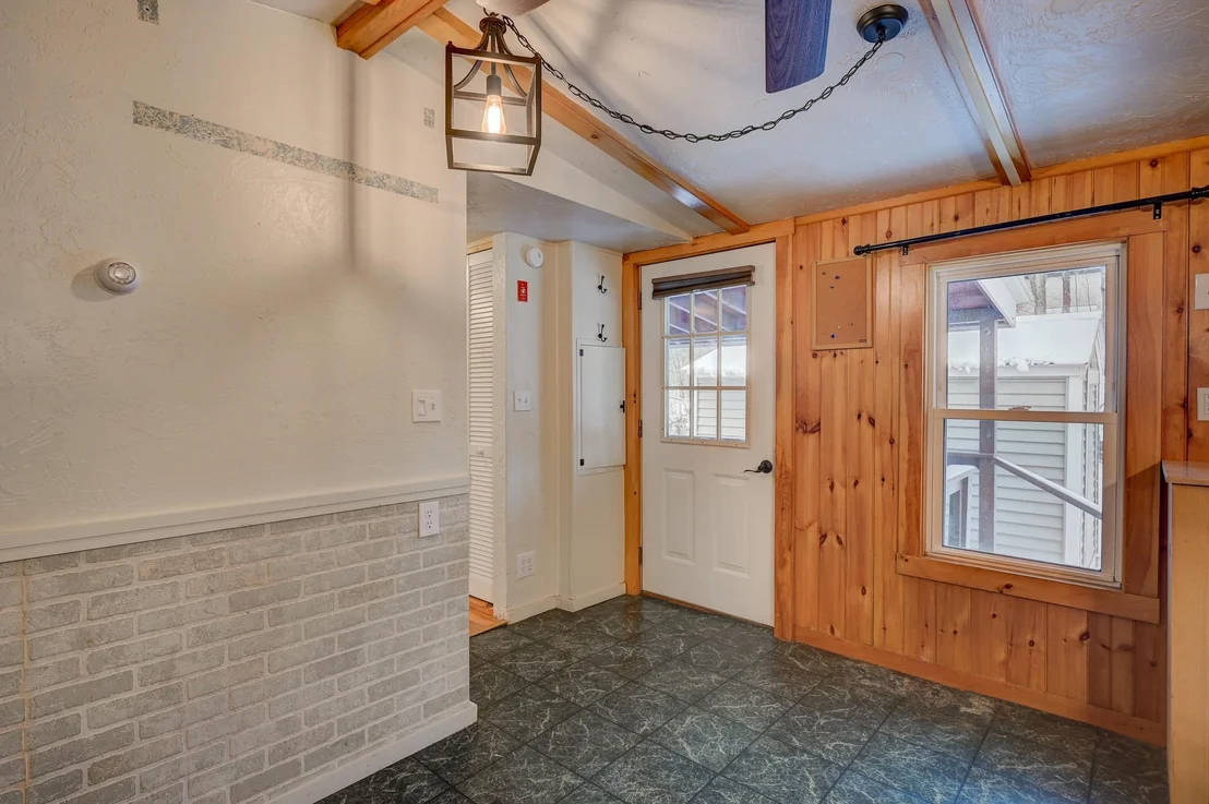 Photo of 331 Lamplighter