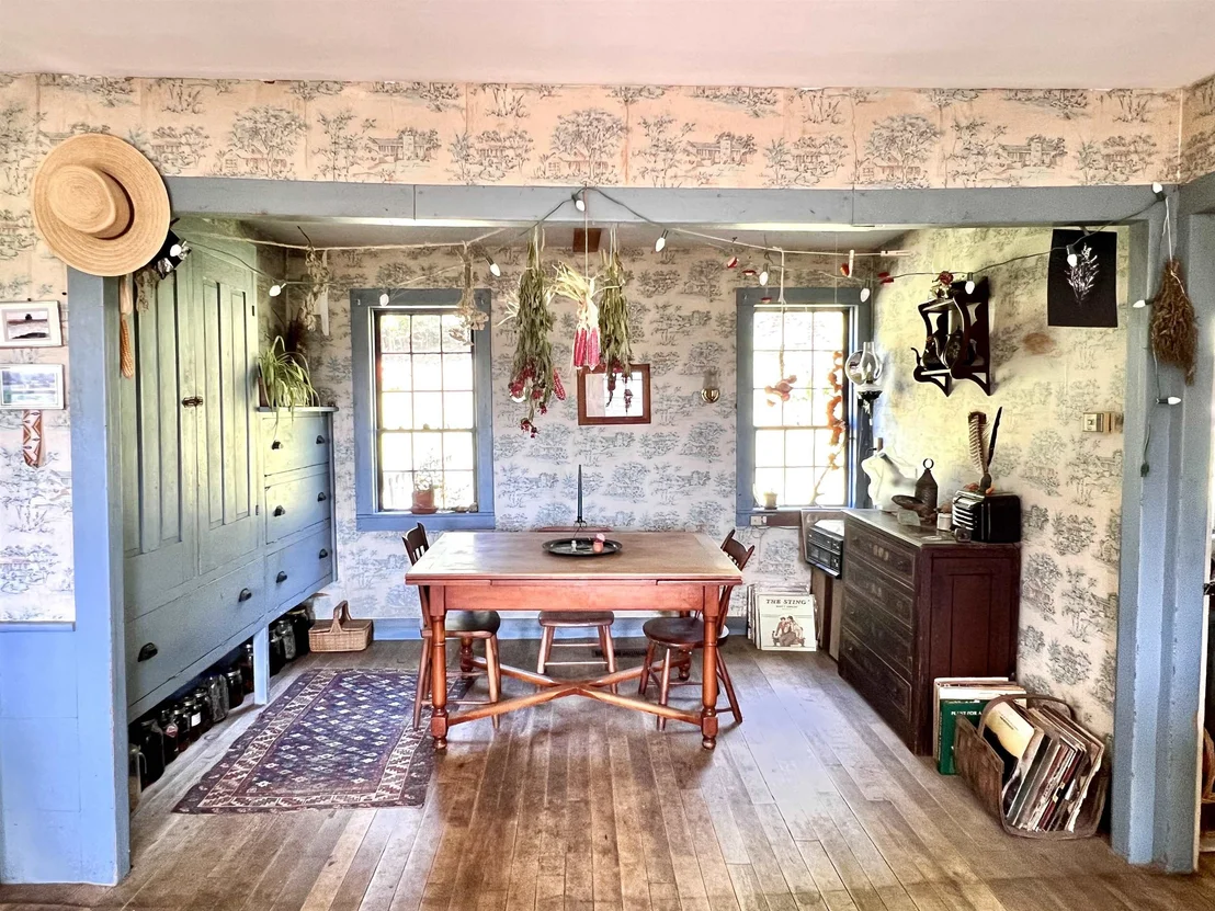 Photo of 575 Somers