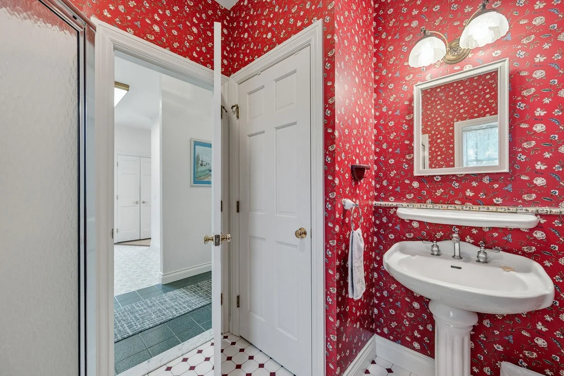 Photo of 302 Ledge Hill