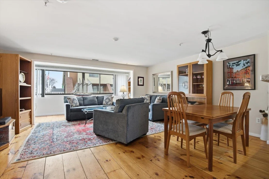 Photo of Unit 8 at 989 Ocean
