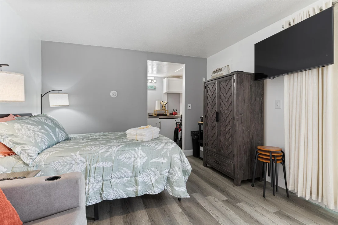 Photo of Unit 11 at 933 Ocean