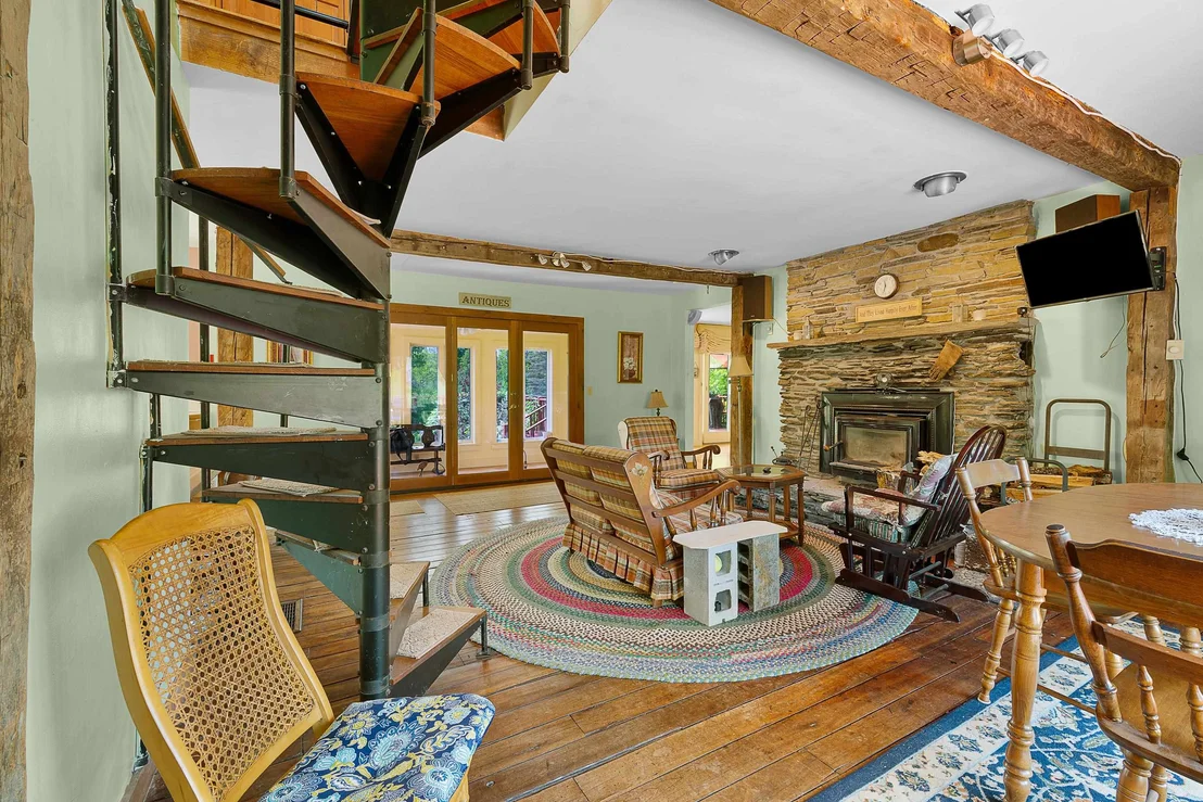 Photo of 1078 Brook