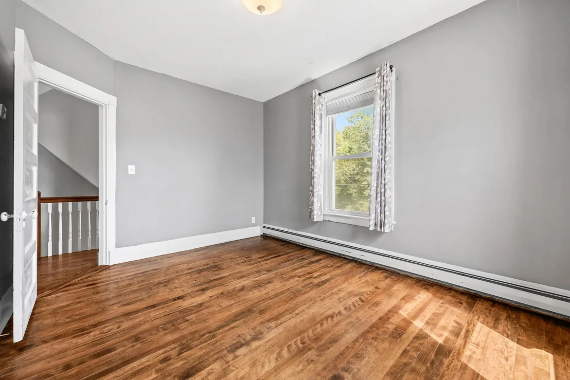 Photo of 2069 Riverside