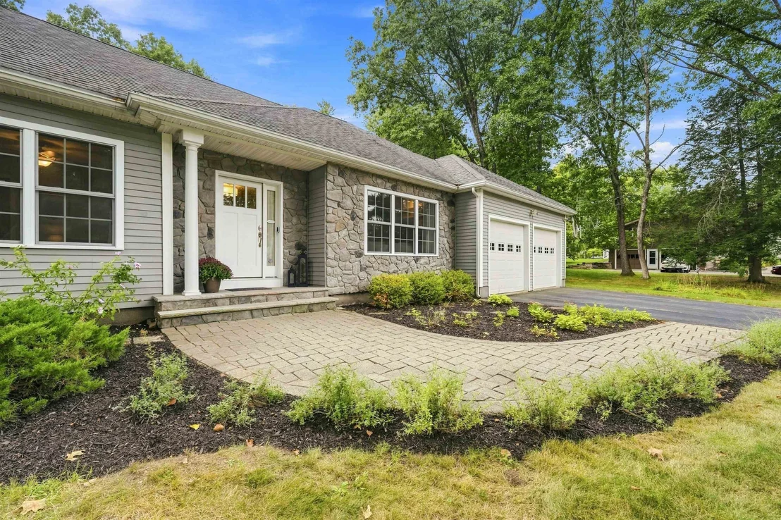 Photo of 8 Rolling Ridge