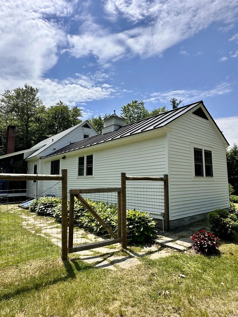 Photo of 720 Pine Banks