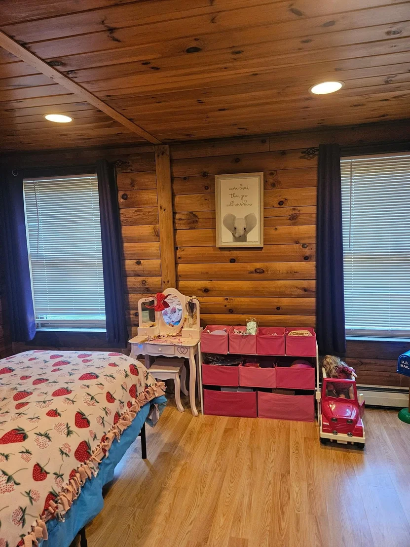 Photo of 731 Howard Hill