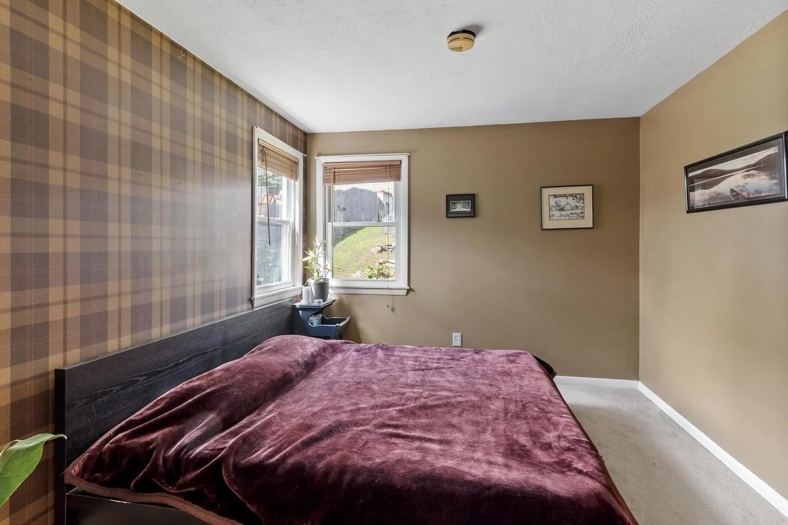 Photo of 654 Daniel Webster