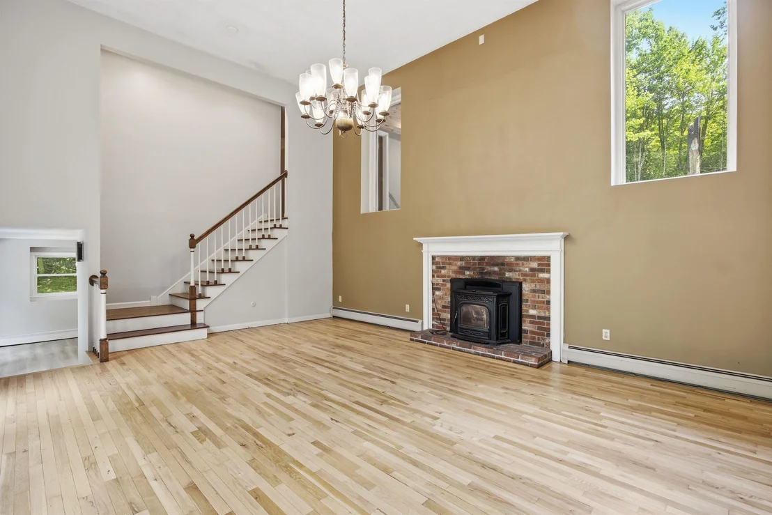 Photo of 135 Lower Straw