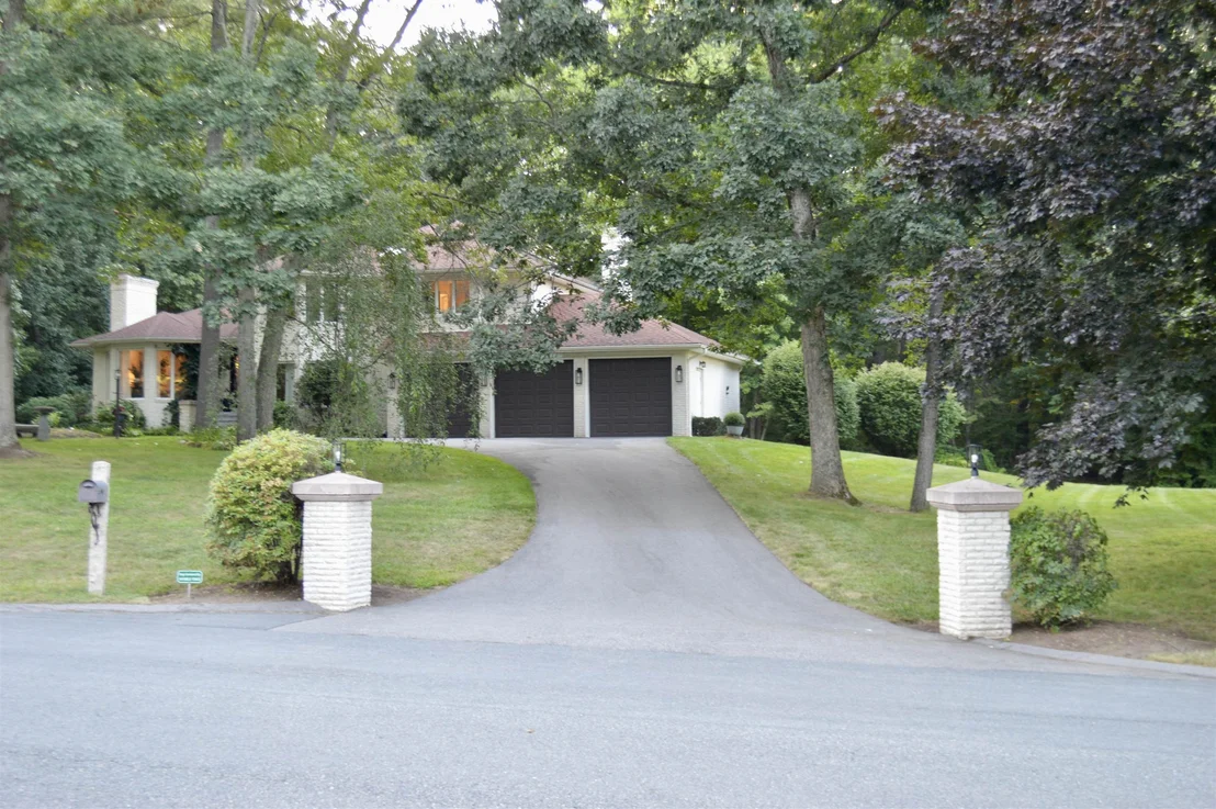 Photo of 16 Fox Run