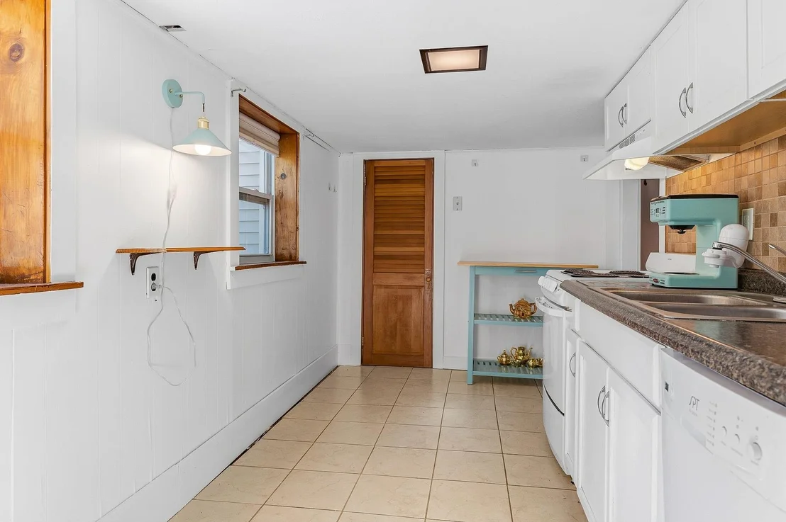 Photo of Unit D at 20 Epping