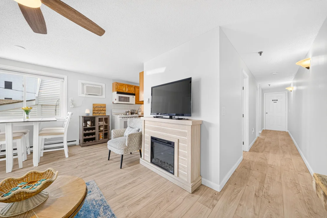 Photo of Unit 4S at 421 Ocean