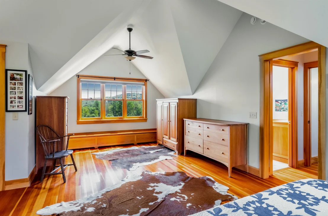 Photo of 947 Oak Hill