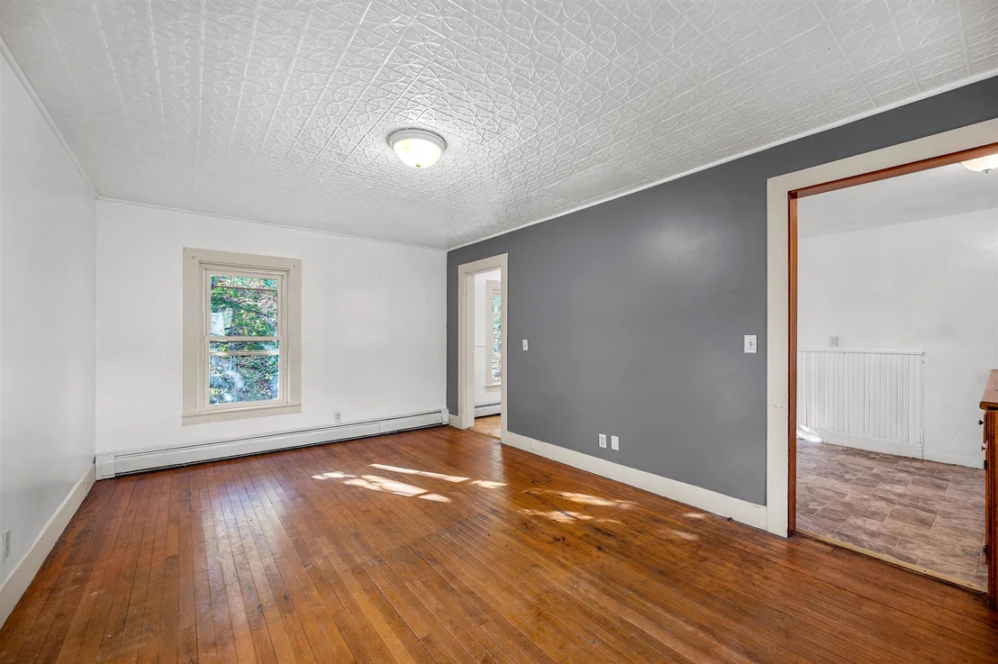 Photo of 21 River Road W