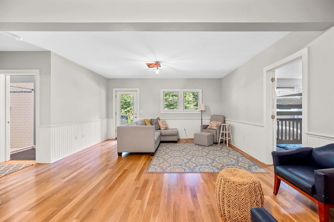 Photo of 111 Pine Tree