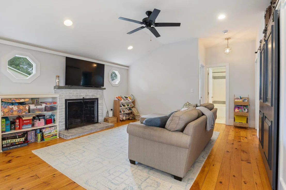 Photo of 24 Walnut