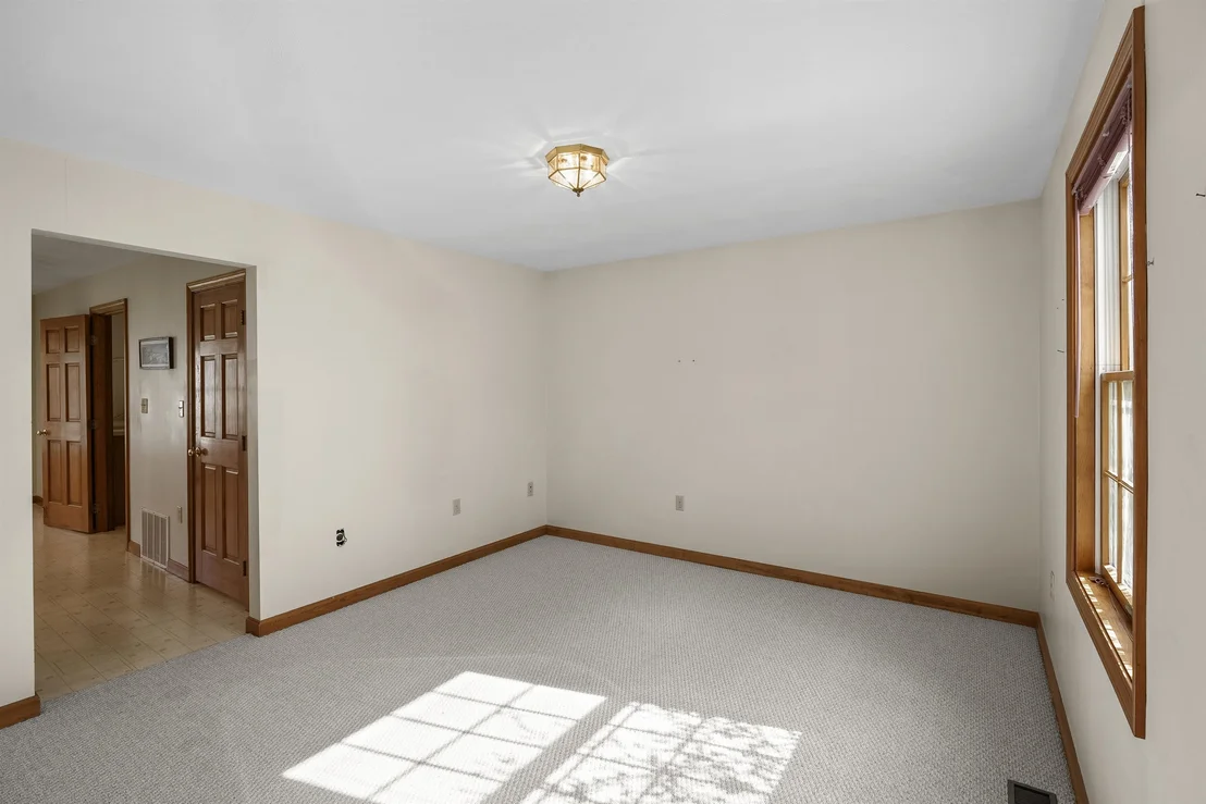 Photo of 9 Maxwell