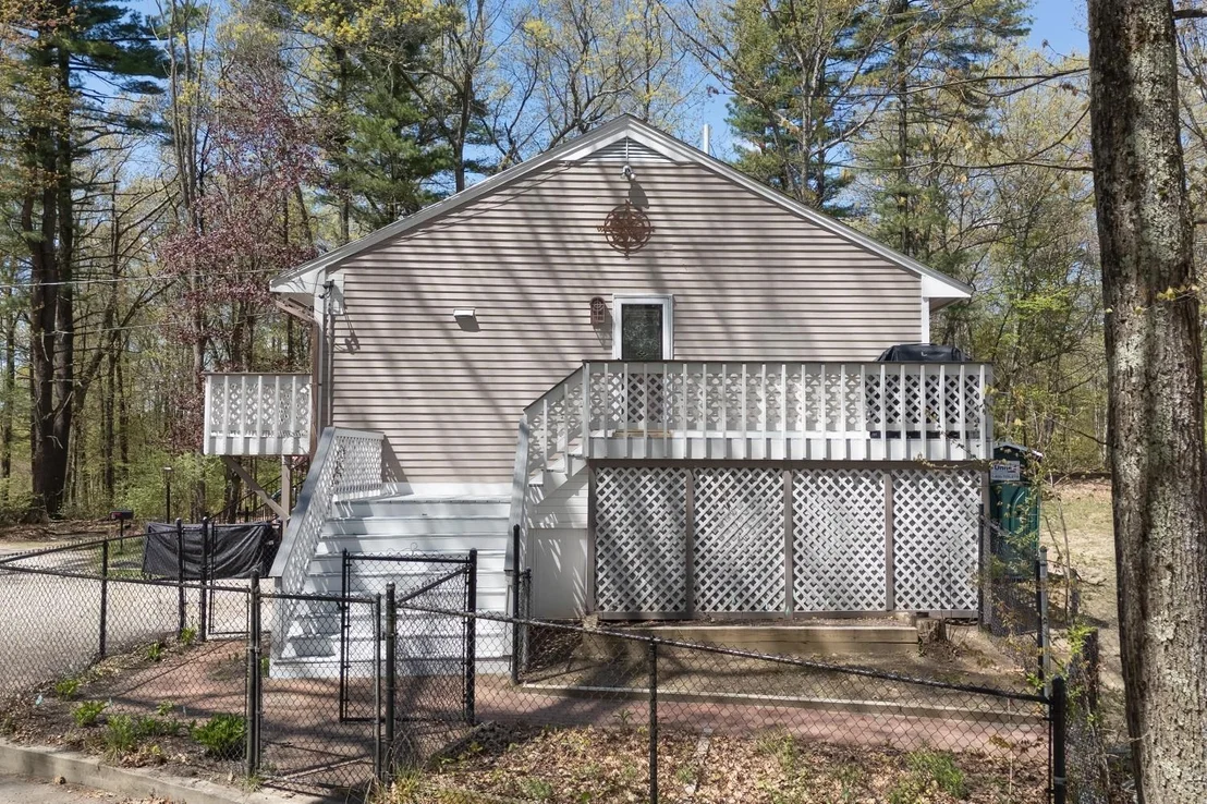 Photo of 6 Maple