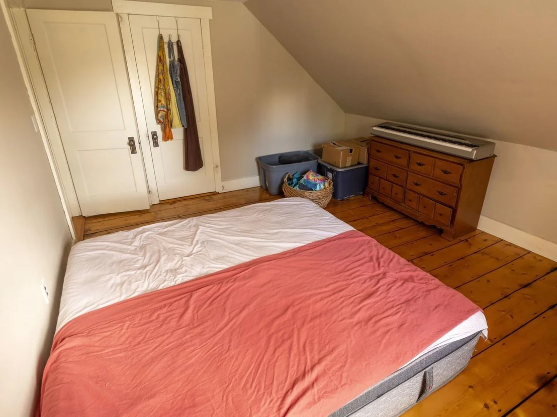 Photo of 4614 Brook