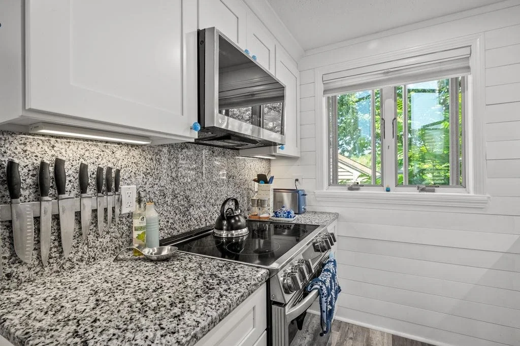 Photo of Unit 5 at 989 Ocean