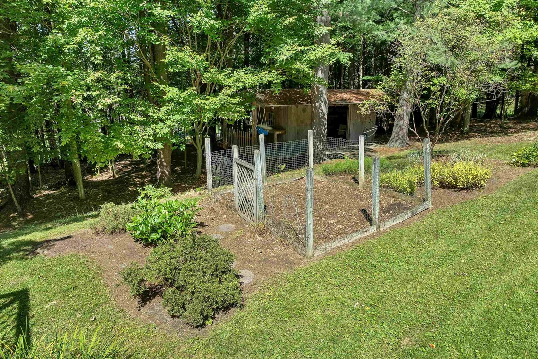 Photo of 370 Hawk Pine
