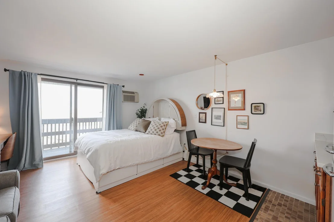 Photo of Unit 3E at 415 Ocean