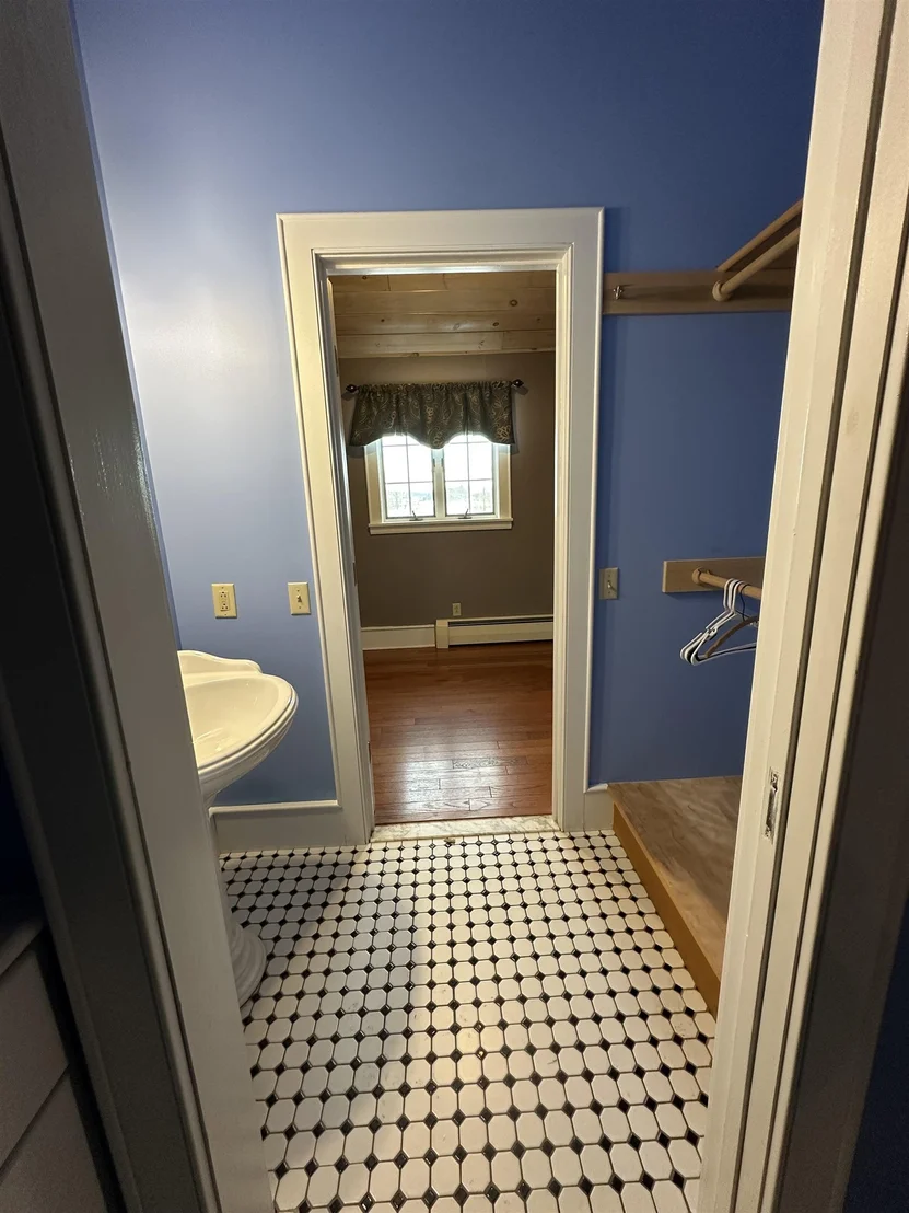 Photo of 2112 Middle