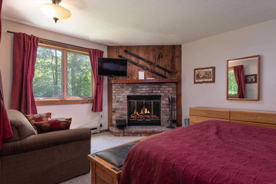 Photo of Unit E4 at 100 Kettlebrook