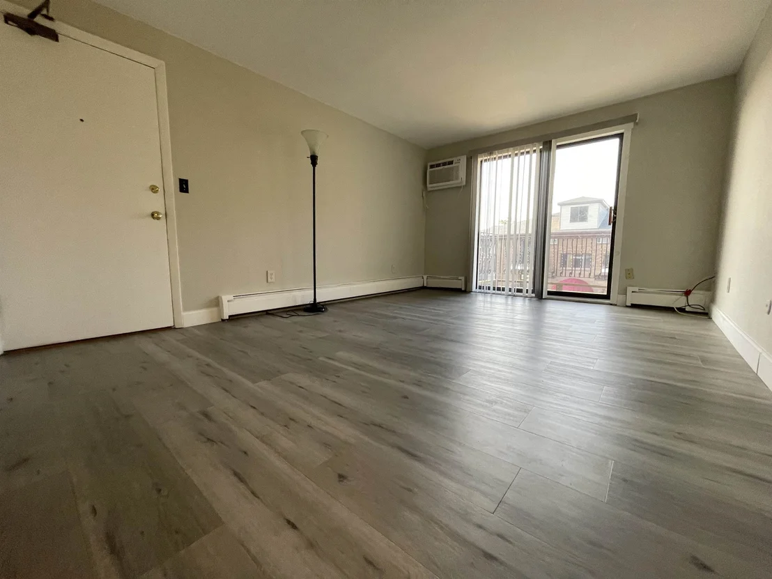 Photo of Unit 21 at 124 Mammoth