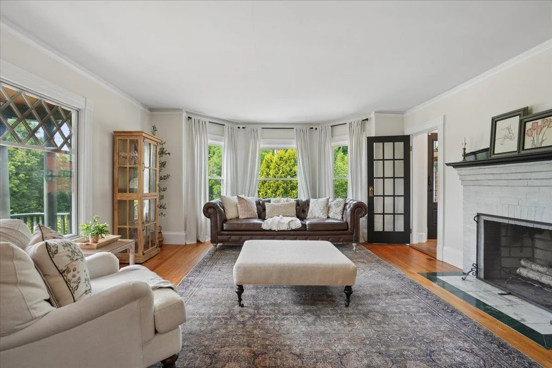 Photo of 102 East Broadway
