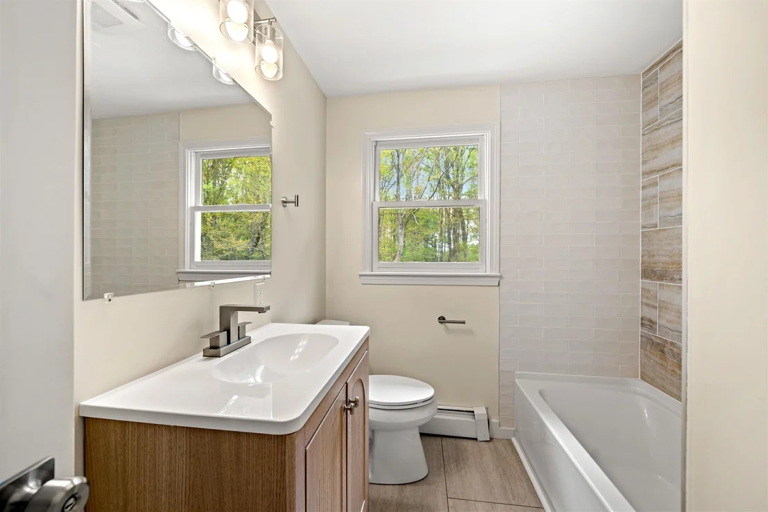 Photo of 6 Colonial