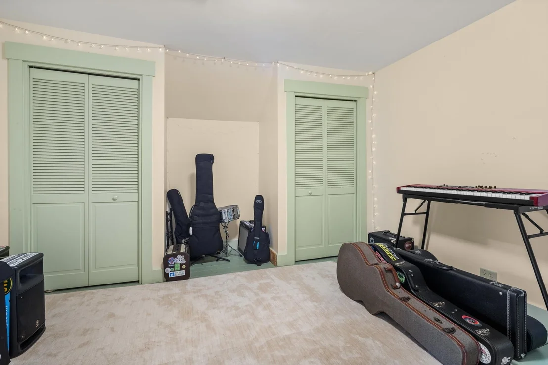 Photo of 1076 Brown Hill