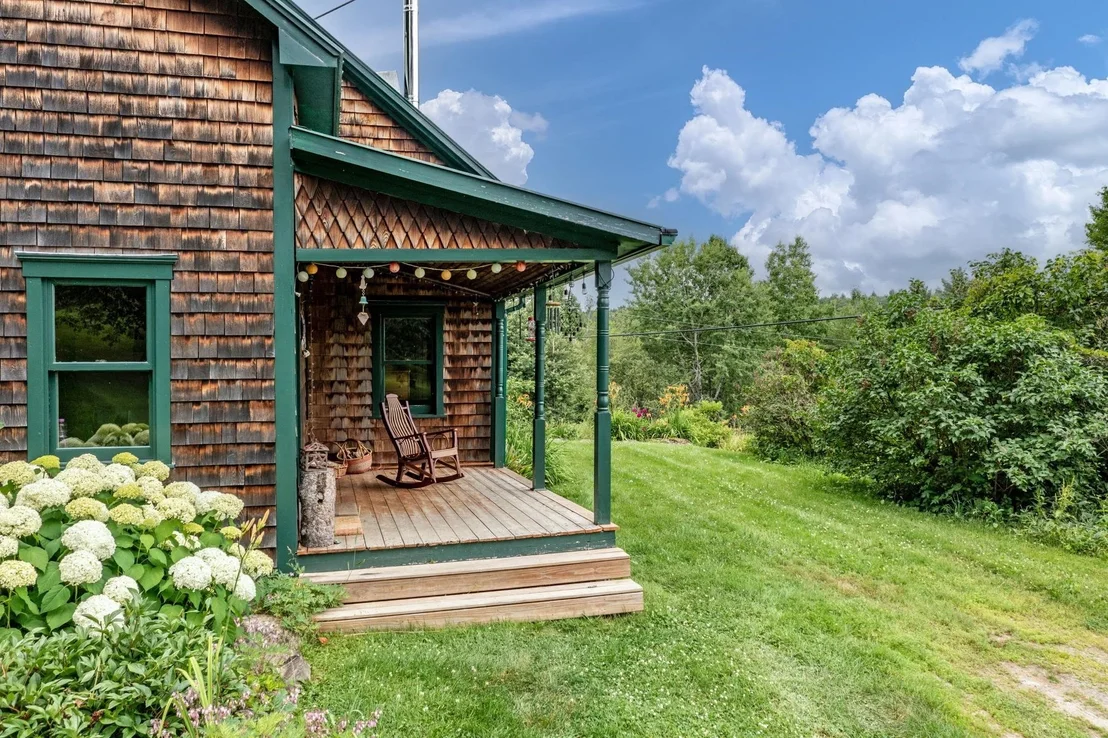 Photo of 1076 Brown Hill