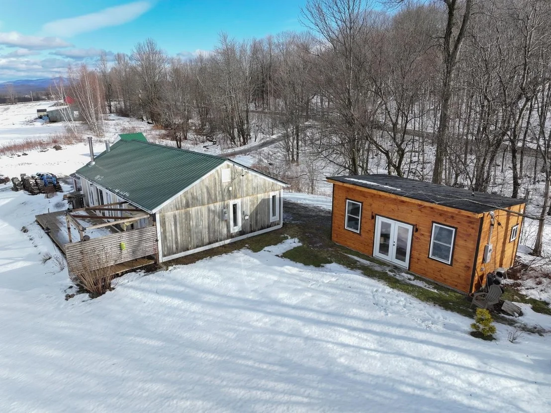 Photo of 2882 Perley