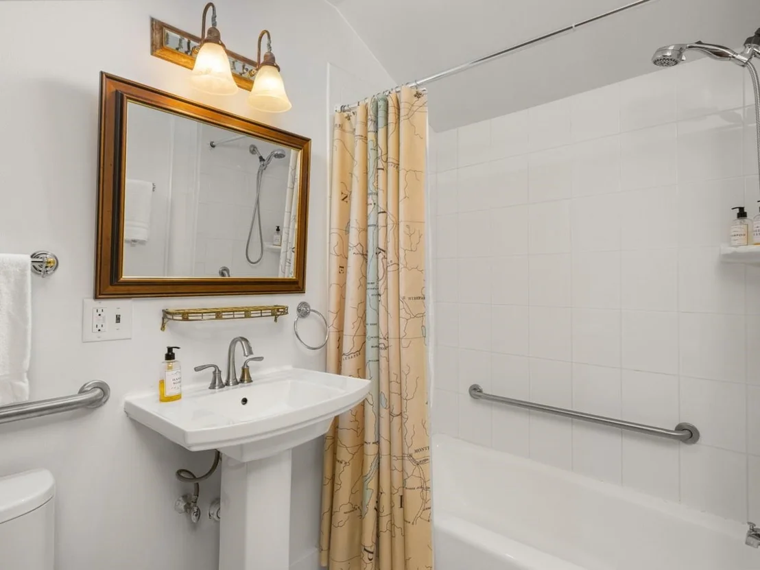 Photo of 5347 Shelburne