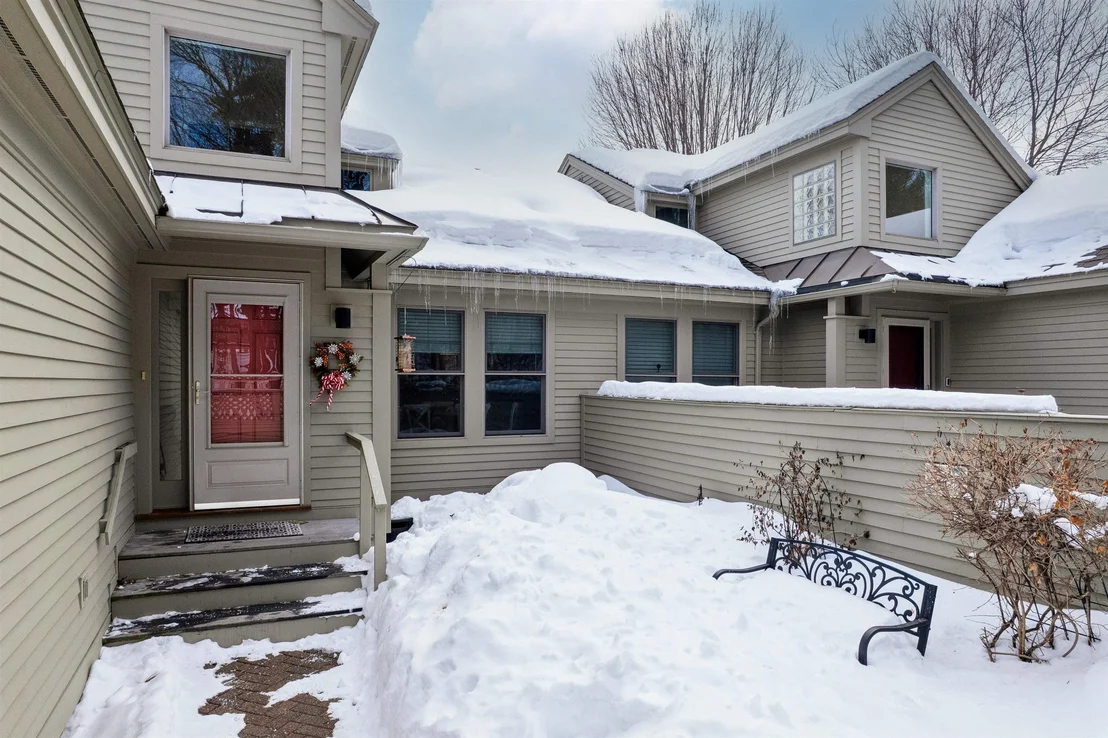 Photo of Unit 3B at 580 Murphys