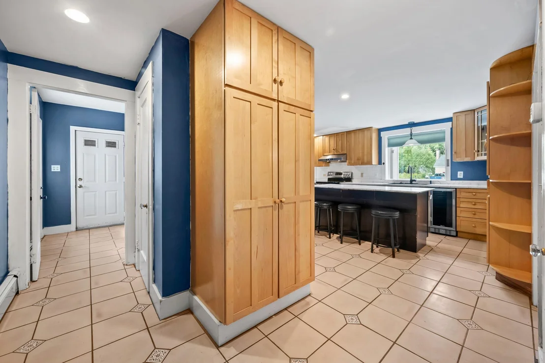 Photo of 2069 Riverside