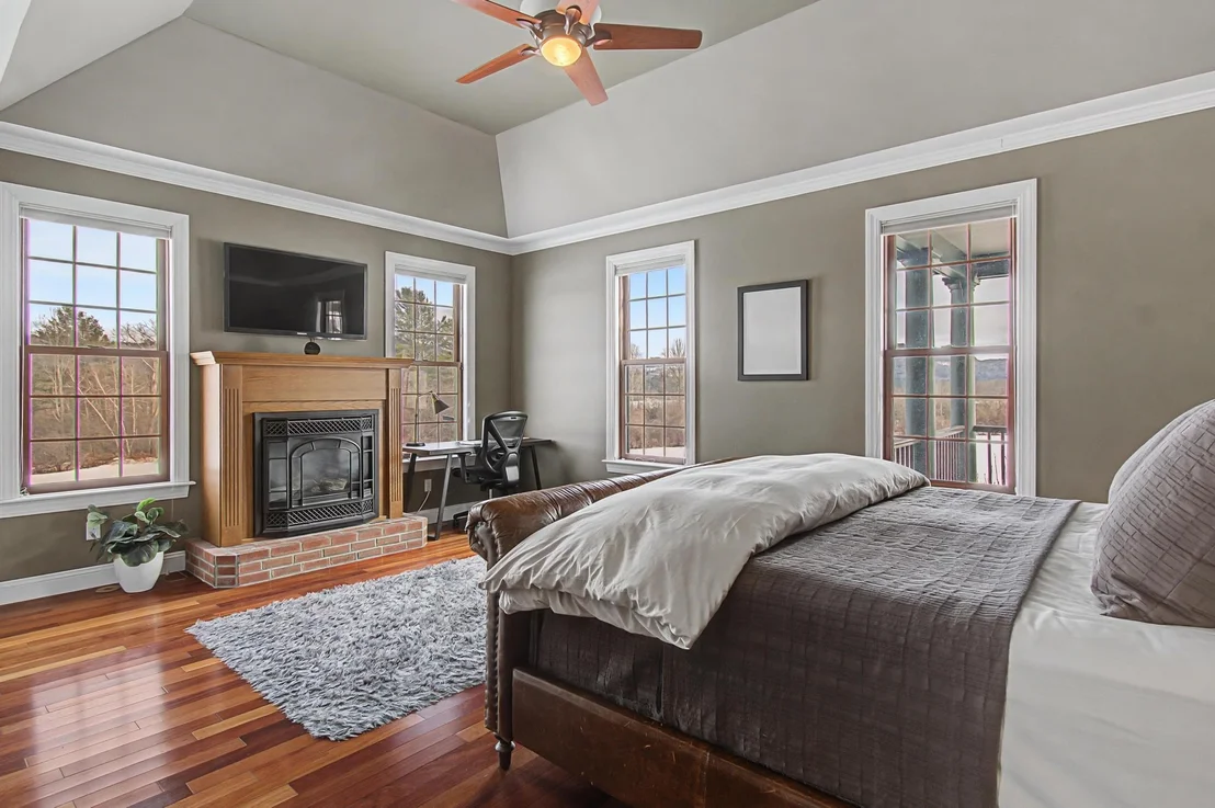 Photo of 4517 Oak Hill