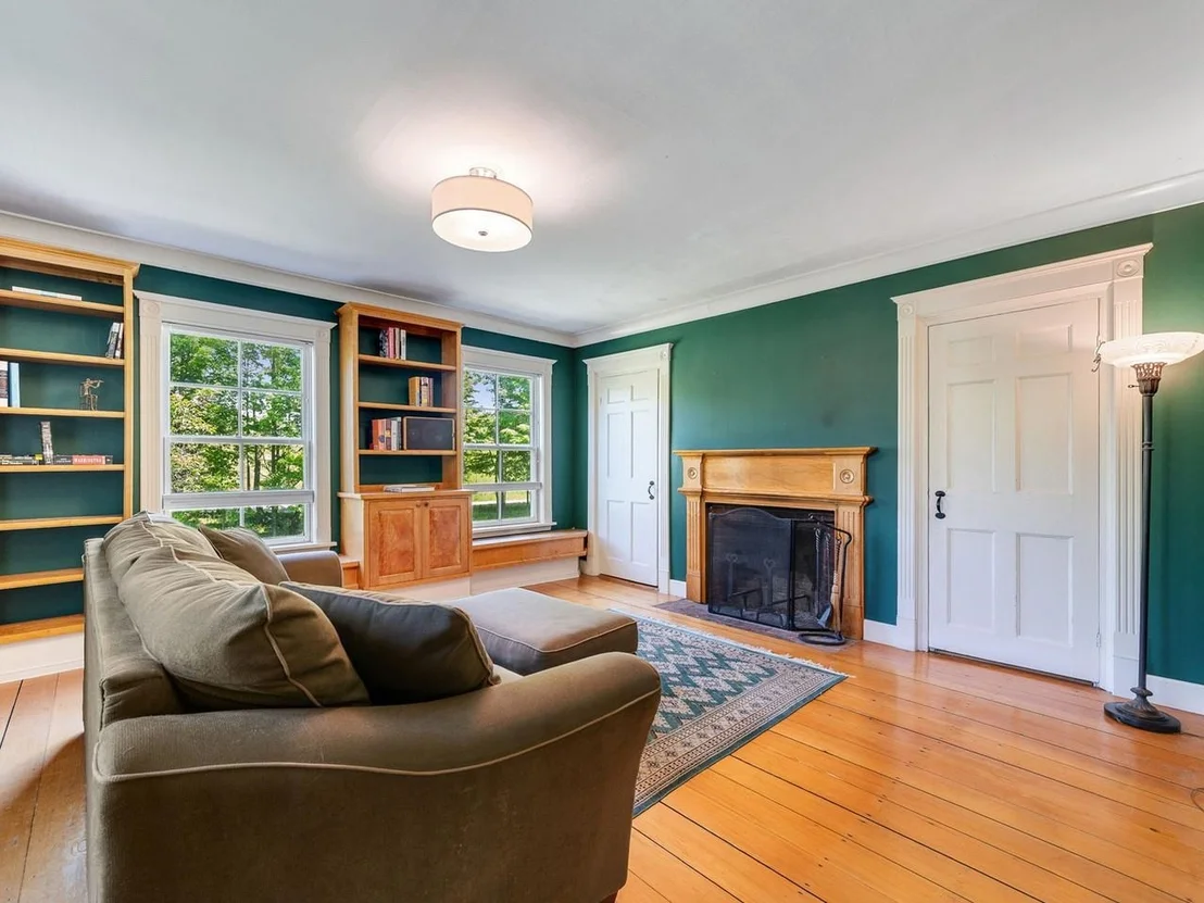 Photo of 609 Common