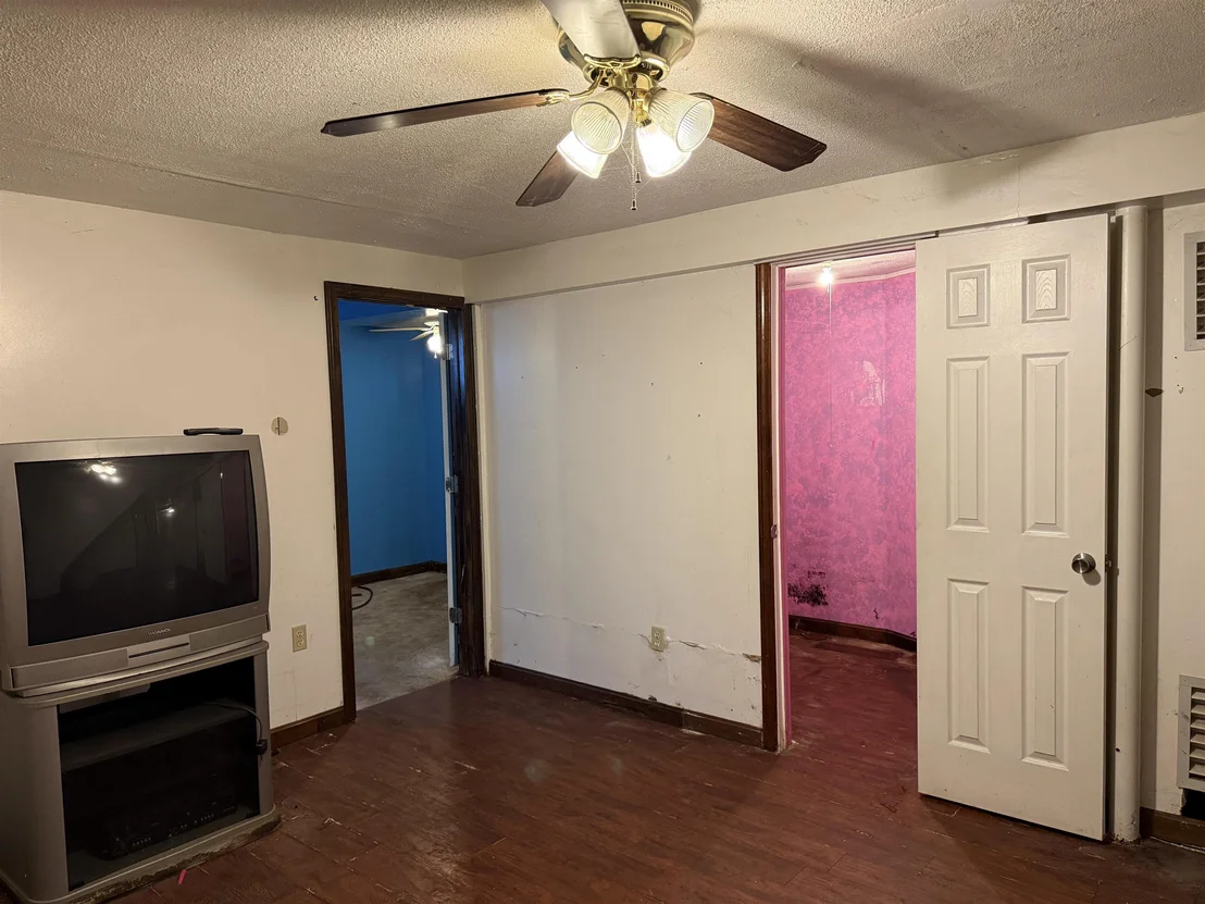 Photo of 2459 Highgate