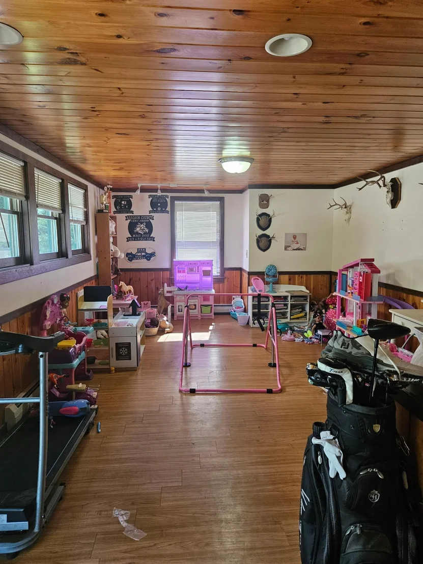 Photo of 731 Howard Hill