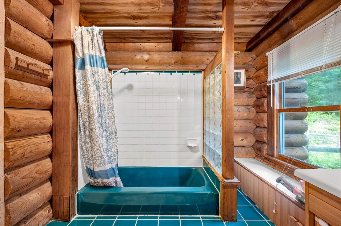 Photo of 384 West