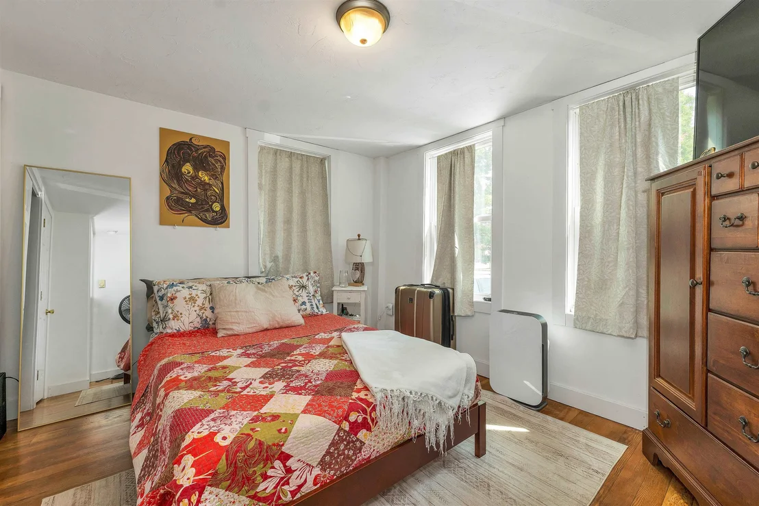 Photo of Unit E at 328 Daniel Webster