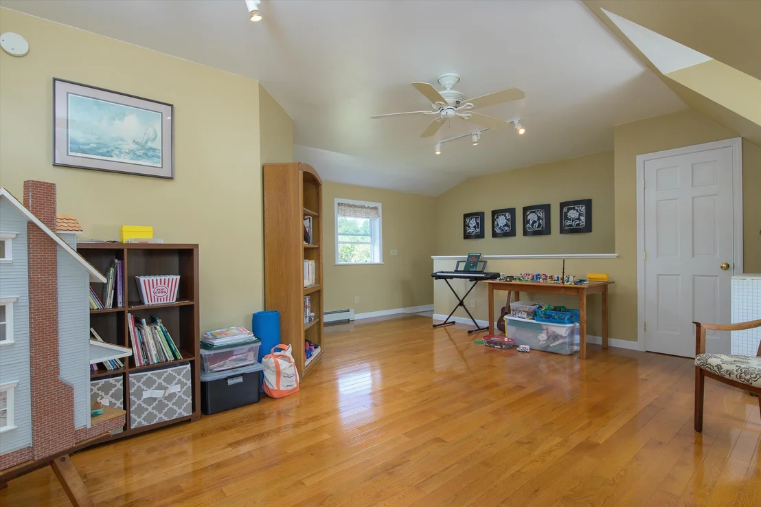 Photo of 2291 Bronson