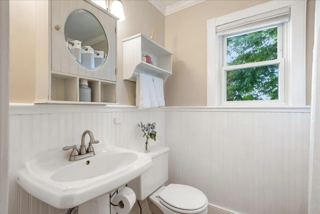 Photo of 381 Bennett