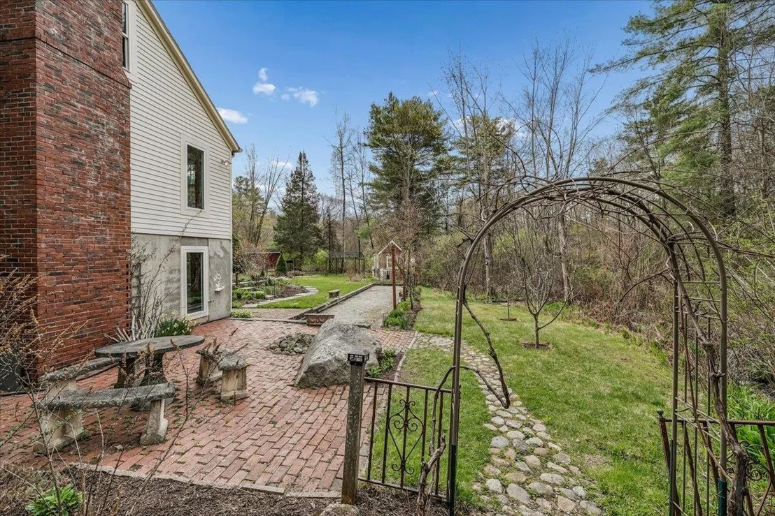 Photo of 2 Mack Hill