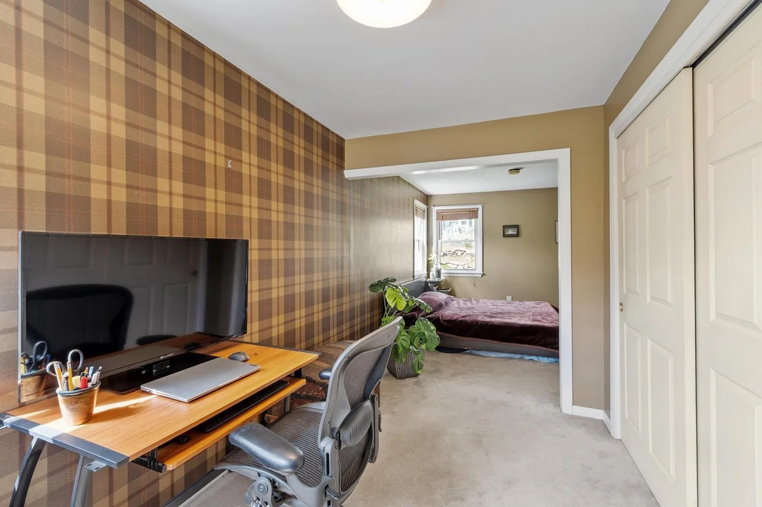 Photo of 654 Daniel Webster
