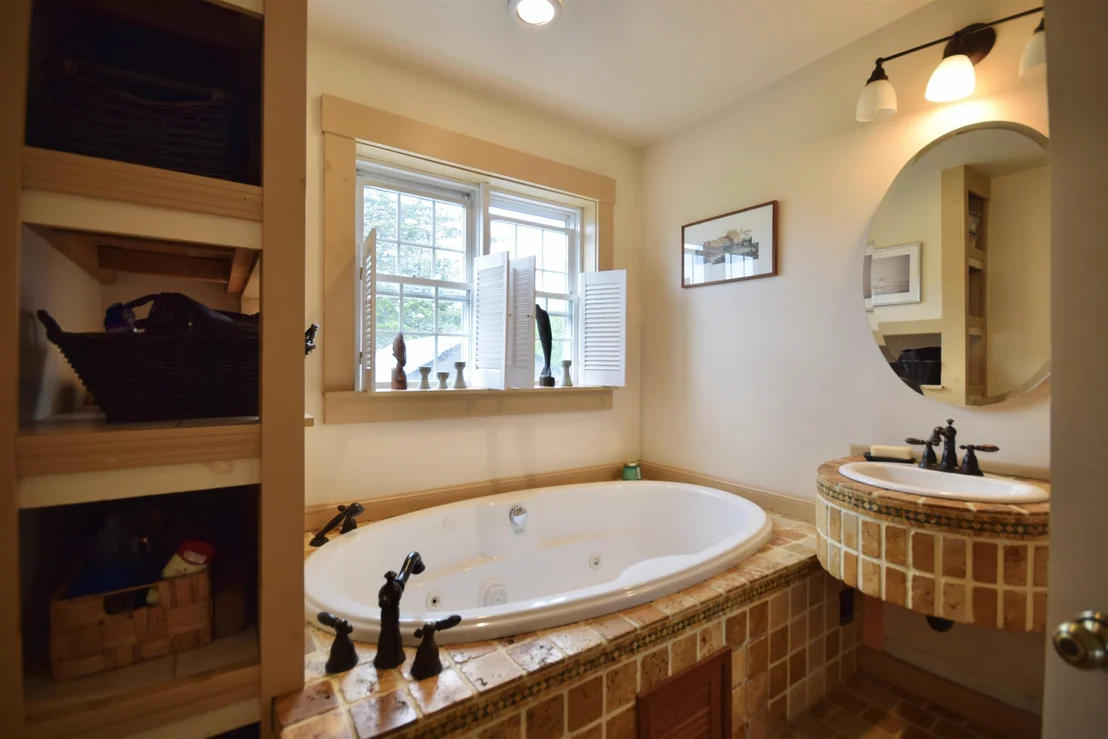 Photo of 2835 Mountain View