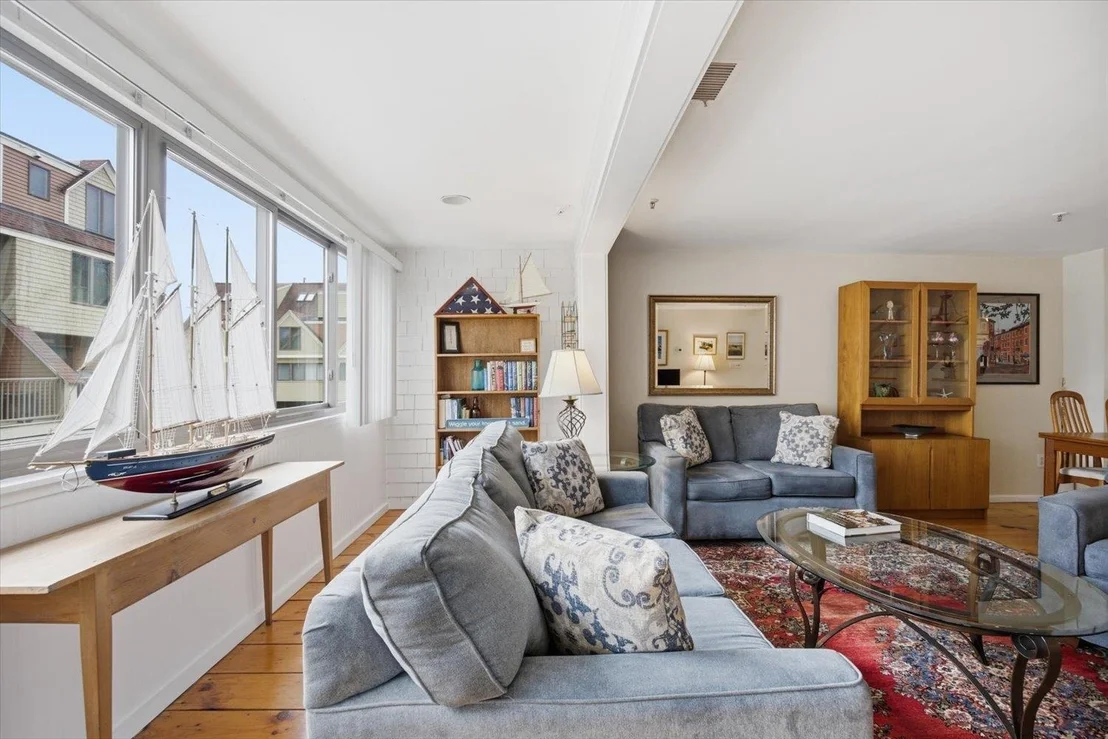 Photo of Unit 8 at 989 Ocean