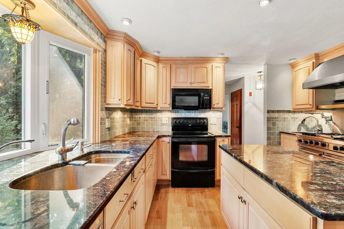 Photo of 34 Sharon