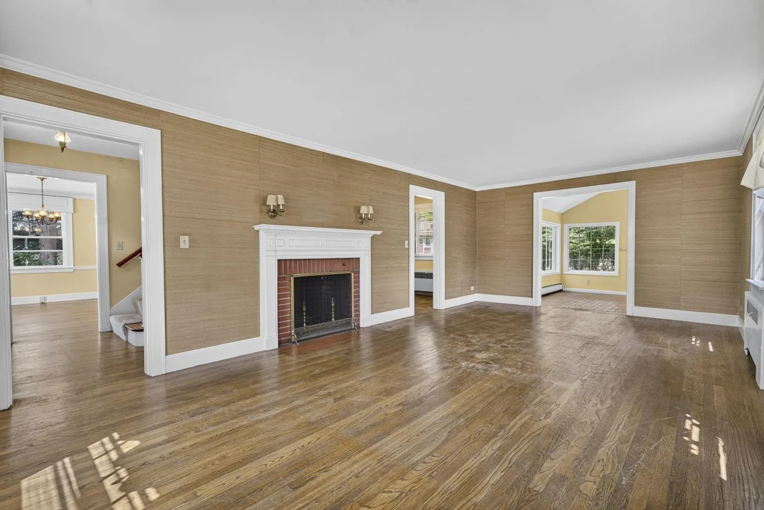 Photo of 831 Maple